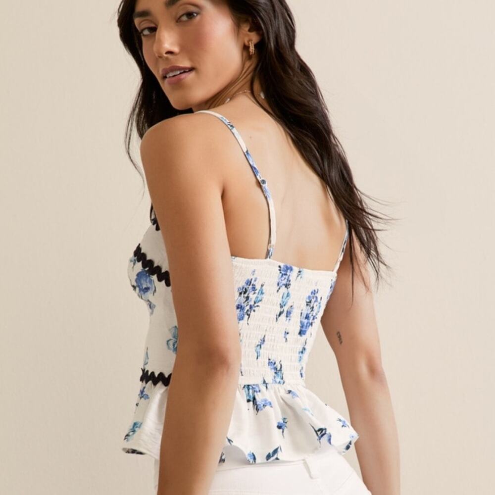 NWT Francesca’s Rachael Ric Rac Floral Top Sz S - Picture 7 of 7